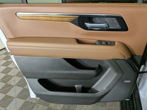 New 2026 Chevrolet Suburban High Country image 29