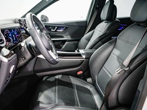 Used 2025 Mercedes-Benz GLC 300 image 16