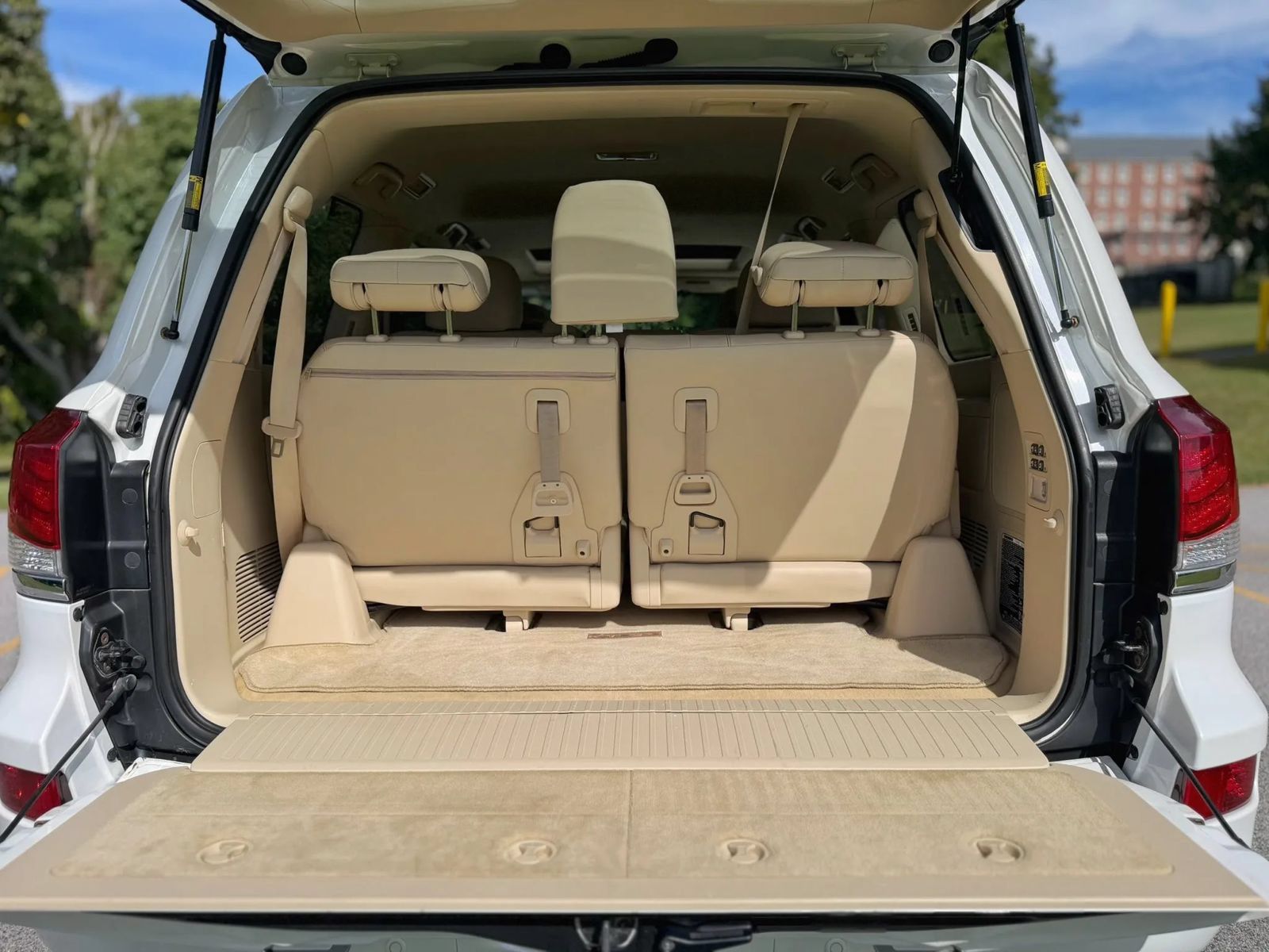 Used 2013 Lexus LX 570 4WD w/ Luxury Pkg image 51