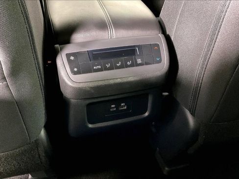 Used 2024 Nissan Pathfinder SV image 33