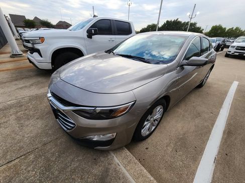 Used 2025 Chevrolet Malibu LT FWD image 3