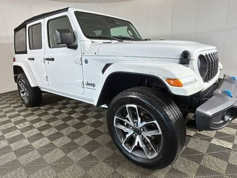 Used 2024 Jeep Wrangler Unlimited AWD/4WD image 2