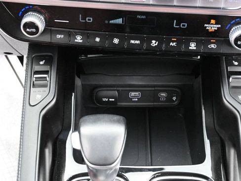 Used 2025 Kia Telluride SX w/ SX Captain's Chair Package FWD image 12