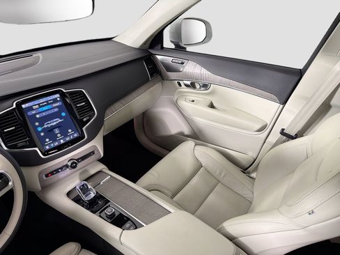 Certified 2024 Volvo XC90 B6 Ultimate w/ Protection Package Premier AWD/4WD image 23