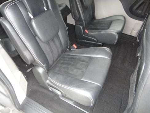 Used 2018 Dodge Grand Caravan SXT image 13