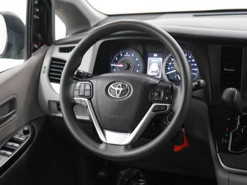 Used 2020 Toyota Sienna LE AWD/4WD image 15