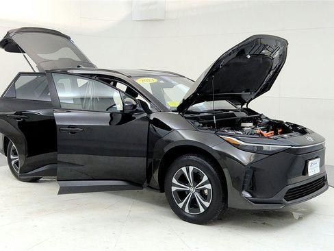 Used 2023 Toyota bZ4X XLE image 12