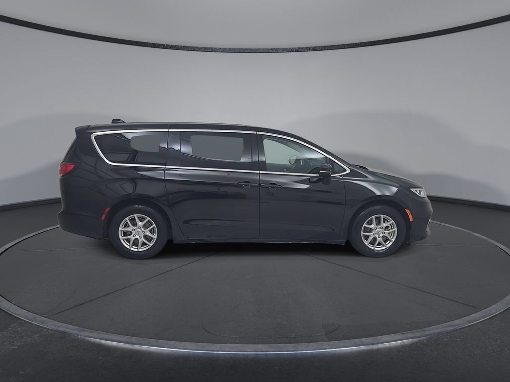 Certified 2024 Chrysler Pacifica Touring-L FWD image 19