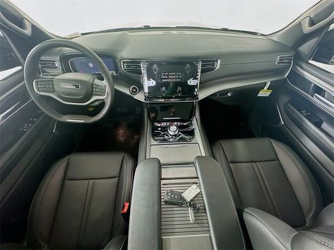 New 2025 Jeep Wagoneer L Series II image 9