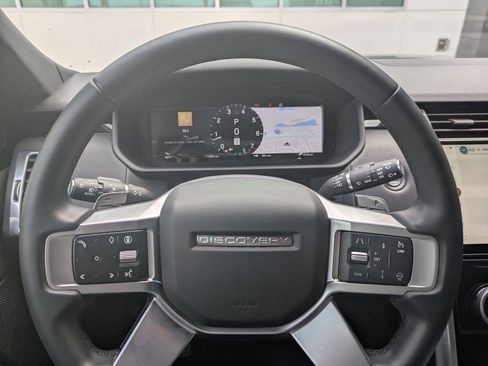 Certified 2025 Land Rover Discovery S image 30