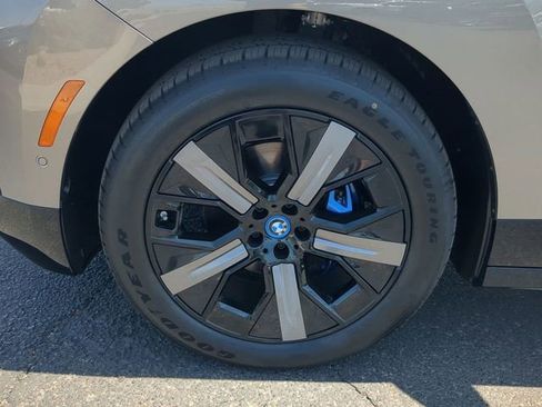 Used 2025 BMW iX xDrive50 AWD/4WD image 10