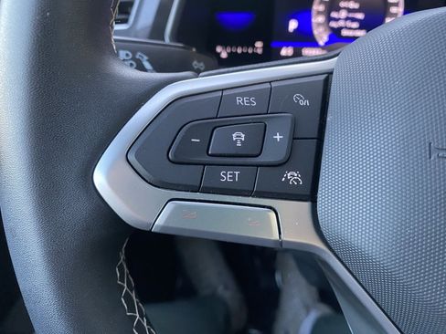 Used 2023 Volkswagen Tiguan SE w/ Panoramic Sunroof Package image 28