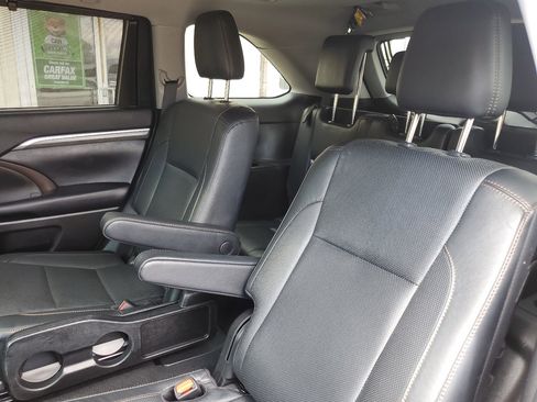Used 2019 Toyota Highlander AWD V6 image 27
