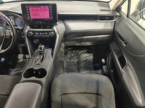 Used 2022 Toyota Venza LE image 26