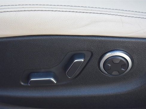 Used 2022 Genesis GV70 2.5T w/ Advanced Package image 27