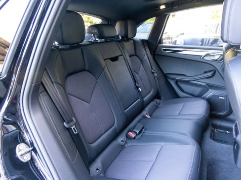 Certified 2025 Porsche Macan image 51