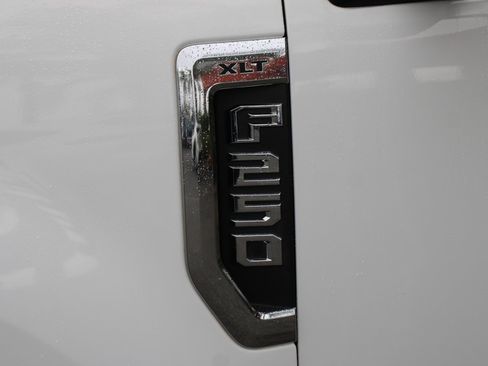 Used 2018 Ford F250 XLT w/ XLT Premium Package image 47