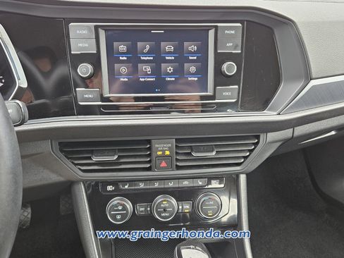 Used 2024 Volkswagen Jetta SE image 15