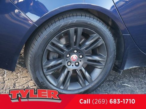 Used 2017 Jaguar XF Premium AWD/4WD image 38