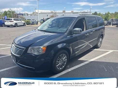 Used 2014 Chrysler Town & Country Touring-L w/ Driver Convenience Group FWD image 2