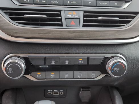 Used 2025 Nissan Altima 2.5 SV FWD image 23
