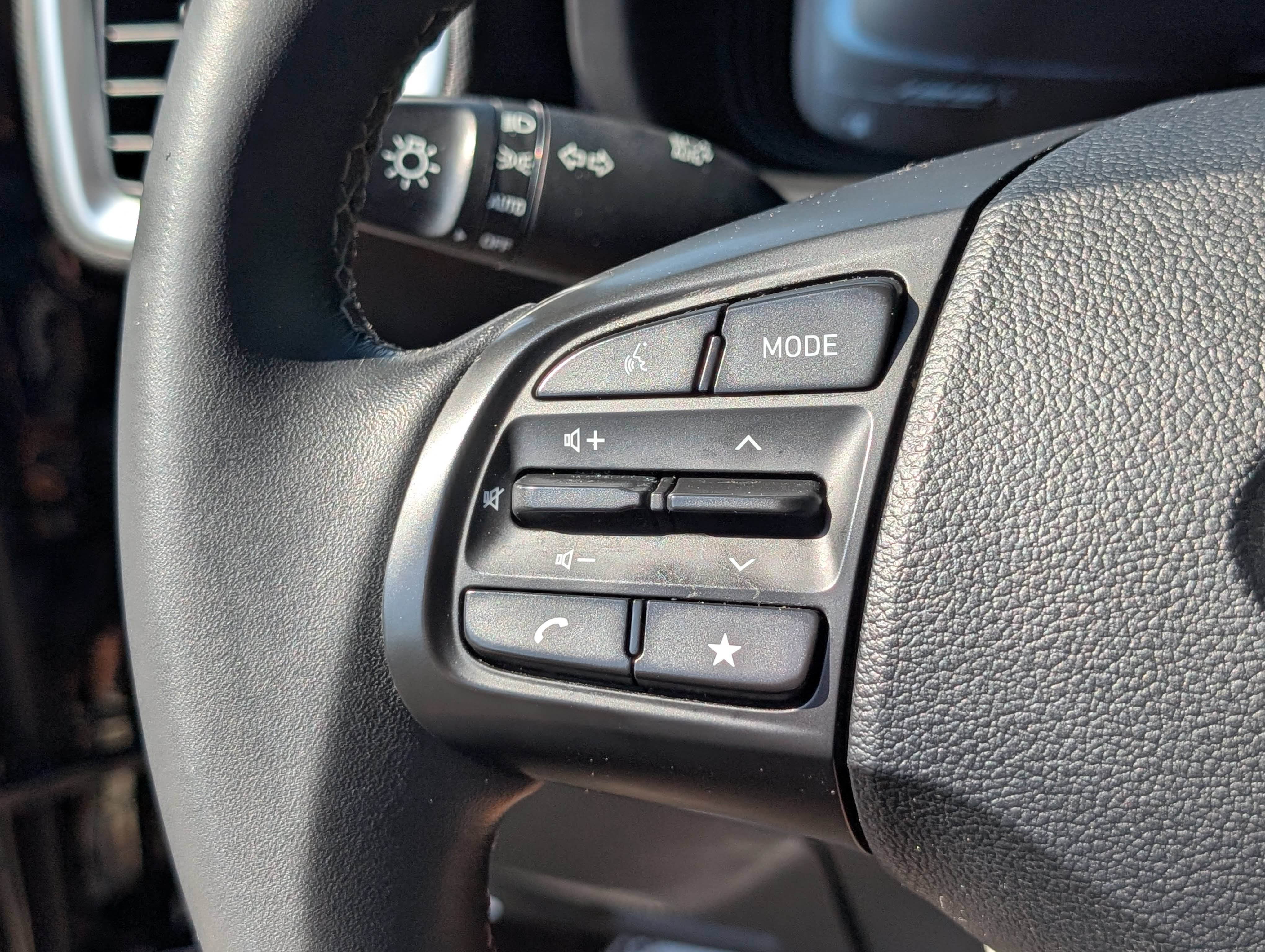 Used 2024 Hyundai Venue SEL FWD image 22
