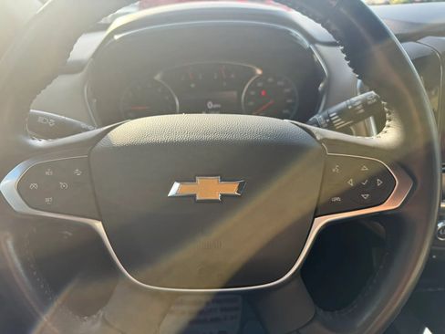 Used 2022 Chevrolet Traverse LT FWD image 8