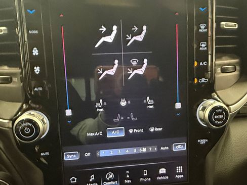 Used 2025 RAM 1500 Big Horn AWD/4WD image 19