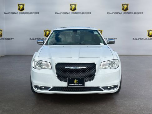 Used 2017 Chrysler 300 C image 8