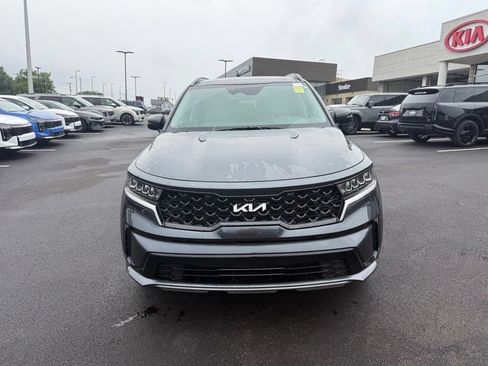 Used 2023 Kia Sorento S w/ Panoramic Sunroof Package FWD image 2