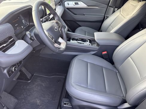 New 2026 Ford Explorer Active w/ Active Comfort Package image 9