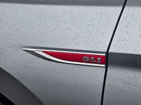 Used 2019 Volkswagen Jetta GLI image 13