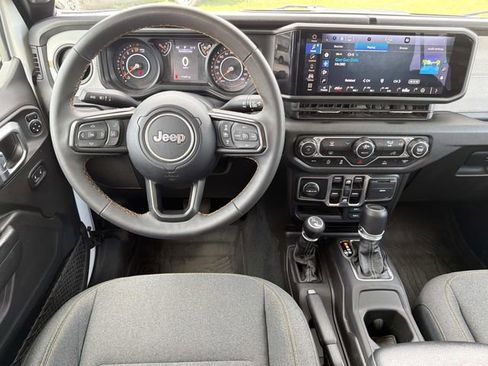 Used 2024 Jeep Gladiator Sport AWD/4WD image 23
