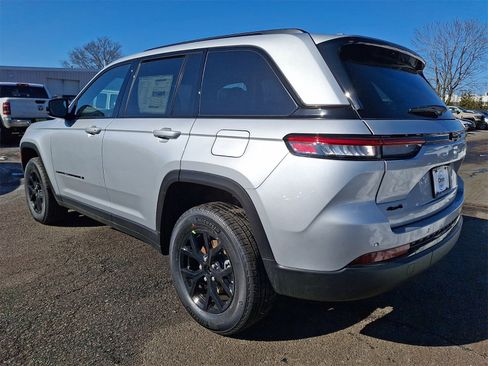 New 2025 Jeep Grand Cherokee 4WD image 4