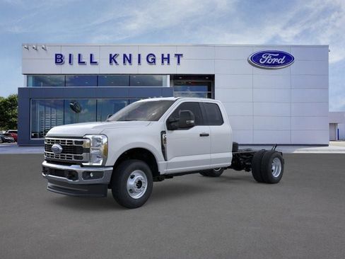 New 2026 Ford F350 XL w/ XL Chrome Package AWD/4WD image 1