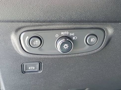Certified 2023 GMC Terrain AT4 AWD/4WD image 9