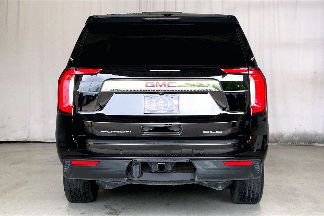 Used 2022 GMC Yukon XL SLE w/ Gmc Pro Safety Plus Package RWD image 3