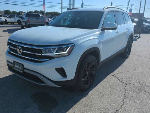 Used 2023 Volkswagen Atlas SE w/ Black Wheel Package FWD image 4