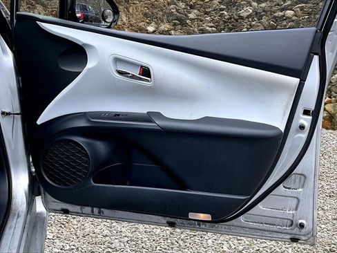 Used 2017 Toyota Prius Prime Plus w/ Carpet Mat Package image 15