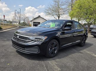 Used 2022 Volkswagen Jetta SE w/ Panoramic Sunroof Package video 1