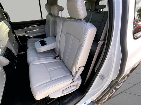 Used 2022 Jeep Wagoneer Series II w/ Premium Group I RWD image 18