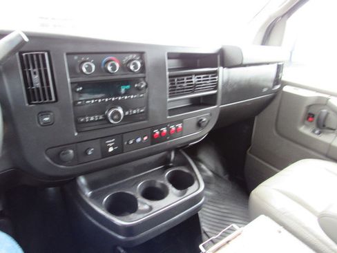 Used 2015 Chevrolet Express 2500 RWD image 35