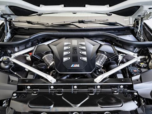 Used 2023 BMW X7 M60i w/ Executive Package image 39