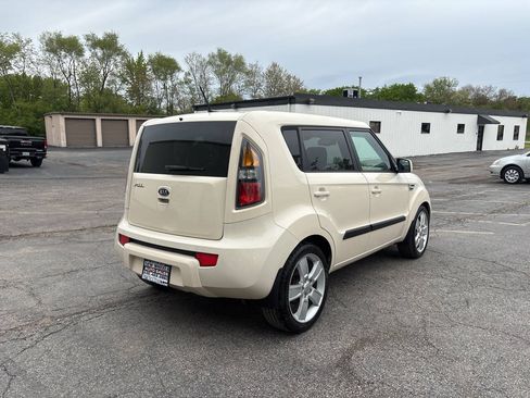 Used 2011 Kia Soul ! FWD image 5