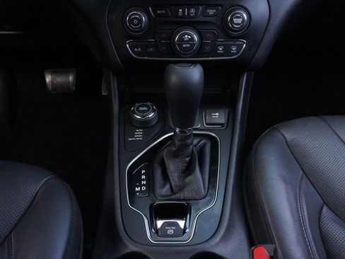 Used 2019 Jeep Cherokee Limited image 45