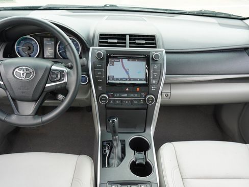 Used 2015 Toyota Camry XLE w/ Moonroof Package FWD image 28