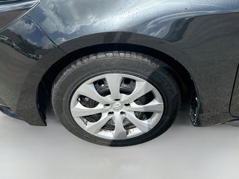 Used 2022 Toyota Corolla LE FWD image 35