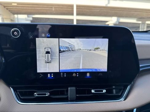 Used 2025 Chevrolet Equinox ACTIV w/ Safety and Technology Package FWD image 19