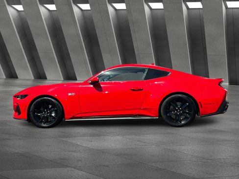 Used 2025 Ford Mustang GT RWD image 7