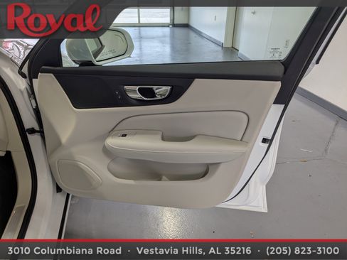 Used 2021 Volvo S60 T5 Momentum image 7